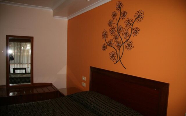 Queensgate Motel