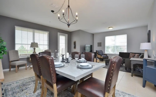 Beautiful Modern Condo, Near Parks-2012