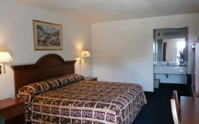Hampton Bay Plaza & Suite