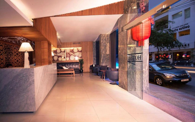 The White Hotel 8A Thai Van Lung