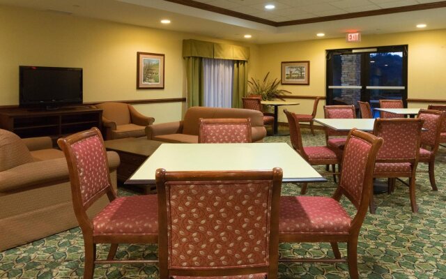 Holiday Inn Express Hotel & Suites Lexington NW-The Vineyard, an IHG Hotel