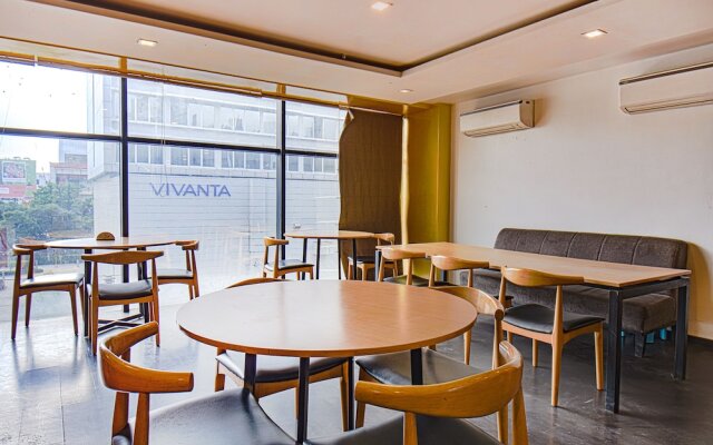 FabHotel Alpha Center