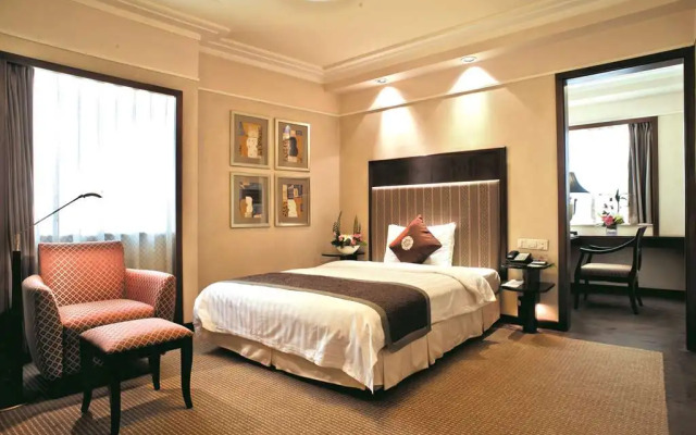 Howard Johnson Ginwa Plaza Hotel