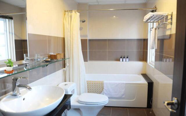 Thuy Sakura Hotel & Serviced Apartment