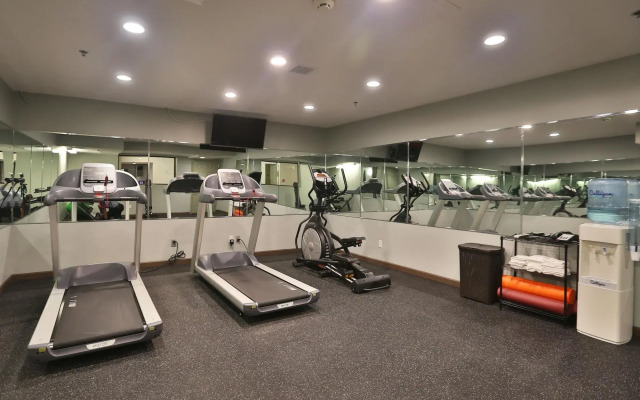 Ivy Court Inn & Suites