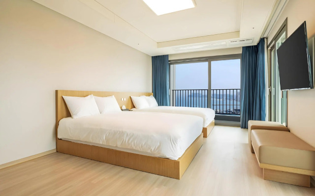 Sokcho I Park Suite Hotel and Resort