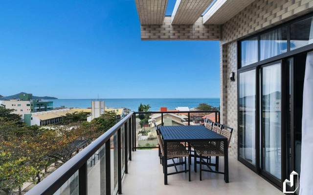 Cobertura duplex com 03 dormitórios e vista mar