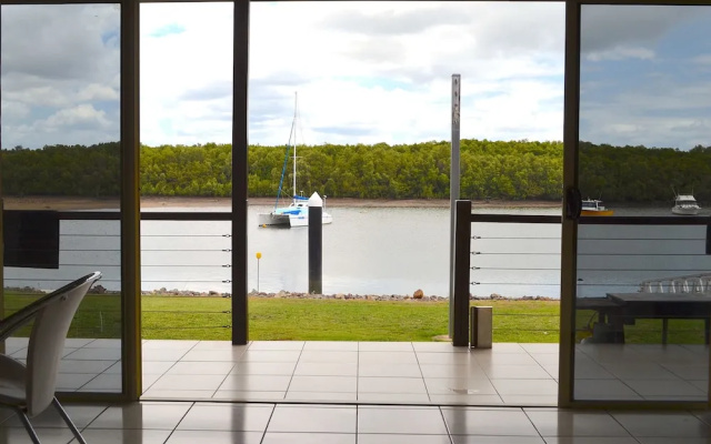 Hinchinbrook Marine Cove Resort