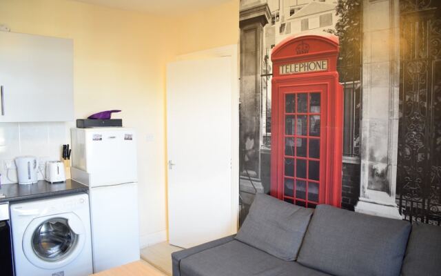 2 Bedroom Flat In Central London