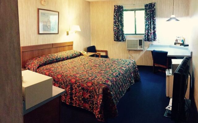 OYO Hotel Chapmanville Inn, WV - Hwy 119