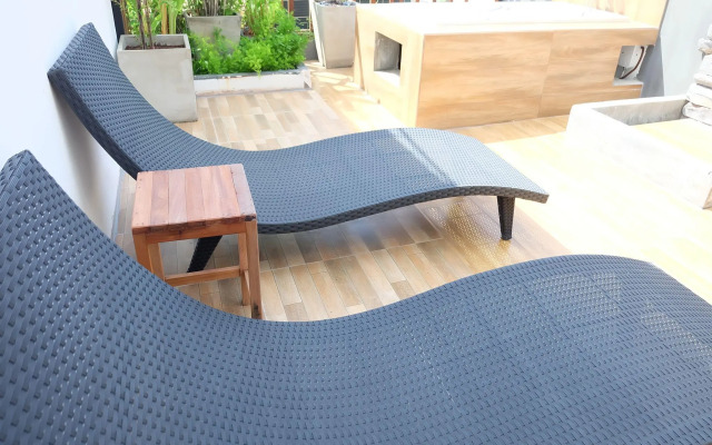 5ive Beach House Hotel