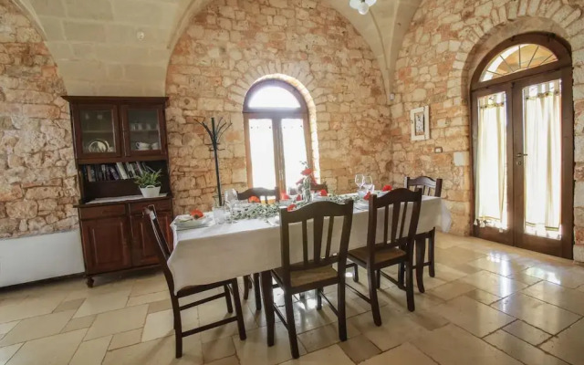 Trullo Degli Ulivi con Piscina e Idromassaggio