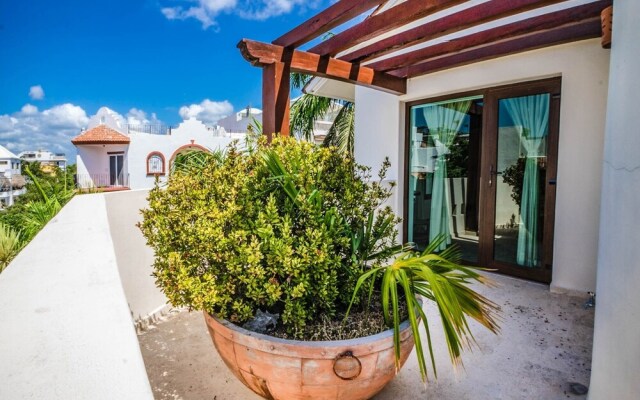 Royal Palms 10 2 Bedroom Condo by RedAwning