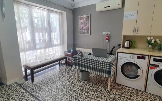 Taksi̇m Li̇fe House