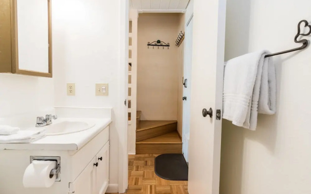 Vail Loft Near Year-Round Attractions by RedAwning