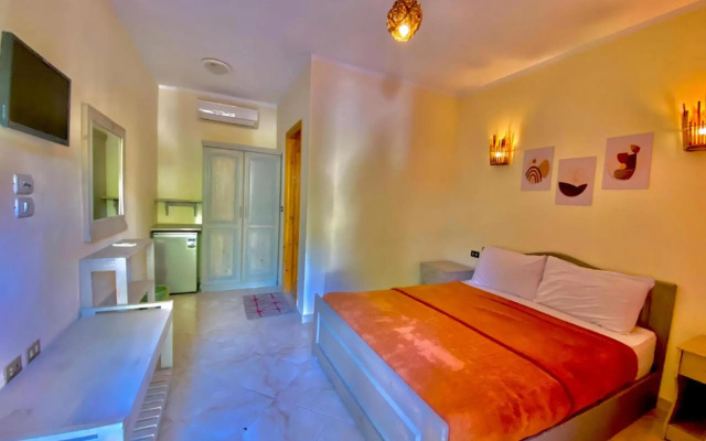 Happy Land Hotel