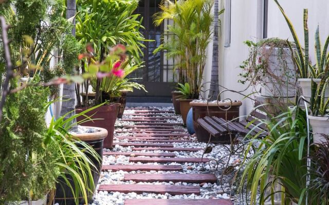 OYO 237 Sri Senawang Hotel