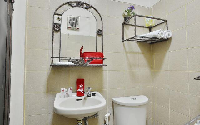 ZEN Rooms Lathysha Melati Mas