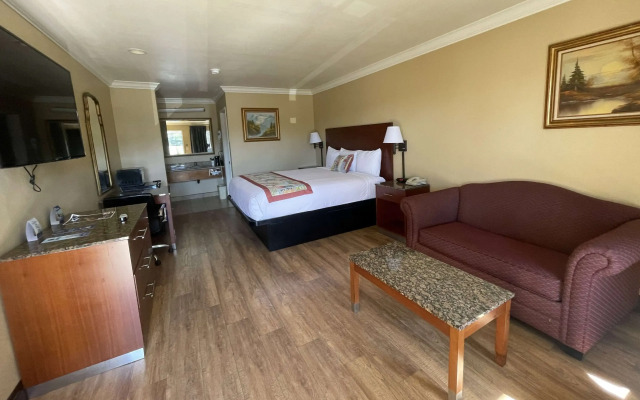 Travelodge by Wyndham Costa Mesa Newport Beach Hacienda