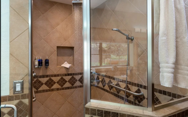 Sheridan House Inn - Adult Only