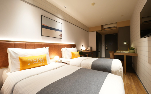 Dash Living On Hollywood