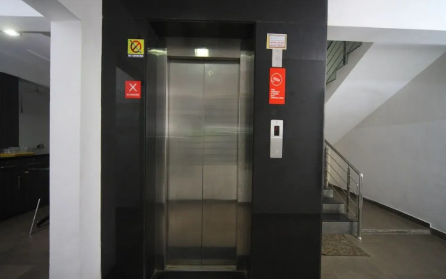 OYO 4921 Stay Easy Tiruvanmiyur