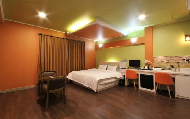 GoldenRoot Hotel in Gimhae