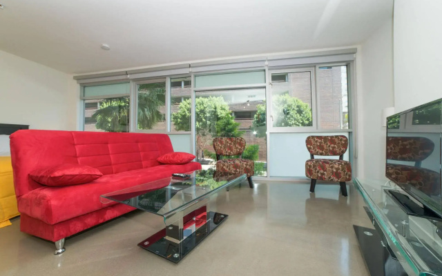 Ginosi Wilshire Apartel