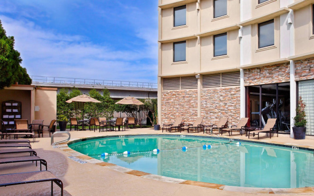 Holiday Inn Express Dallas Medical-Market Center by IHG