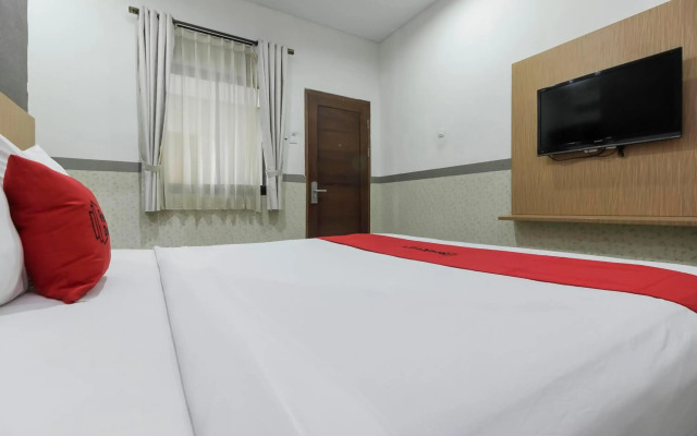 RedDoorz Plus @ Tuparev Cirebon