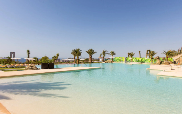 Grand Luxor Hotel & Village