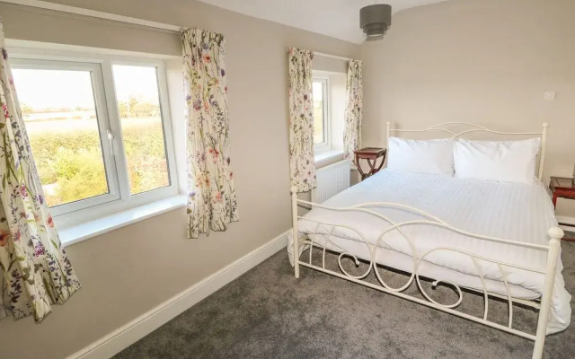 27 Whitegates