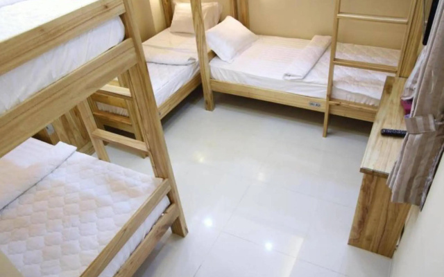 New Saigon Hostel by RedDoorz – Guest Rooms – Ho Chi Minh City