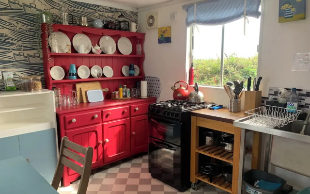 Tregantle Farm Eco Glampsite Super Safari Cabin