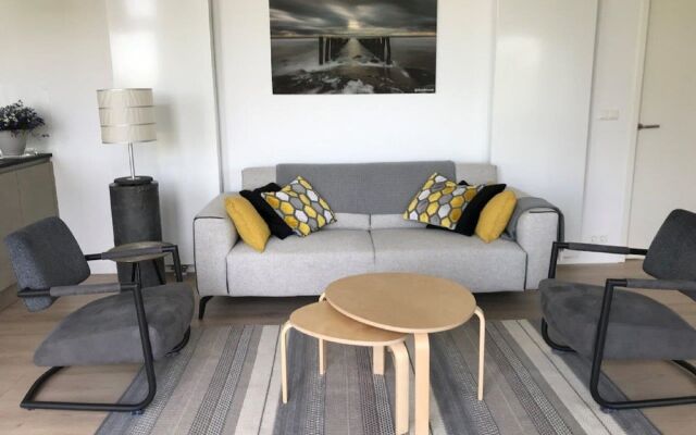 Modern Chalet Near the Oosterschelde
