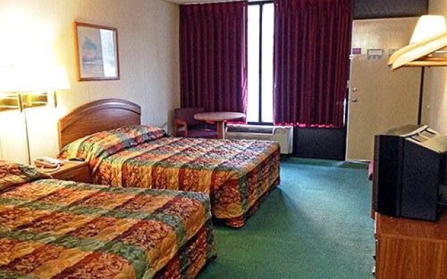 Branson Royal Inn & Suites