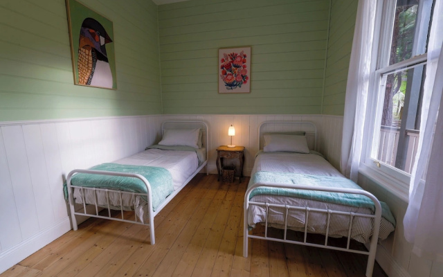 Ferntree Digs Cottage – Guest Rooms – Melbourne
