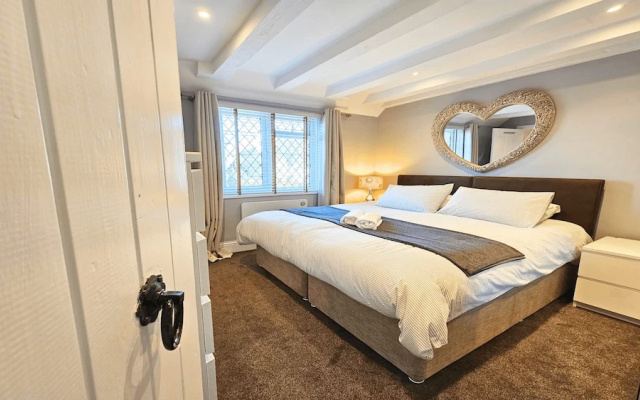 Dove Cott Sleeps 4 Central Location