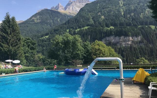 Celine 9 Champery