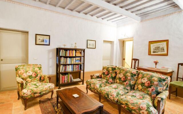Rustic Villa in Sermugnano with Swimming Pool