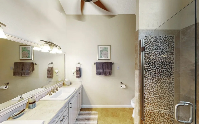 Punahele 3 Bedroom Home by RedAwning