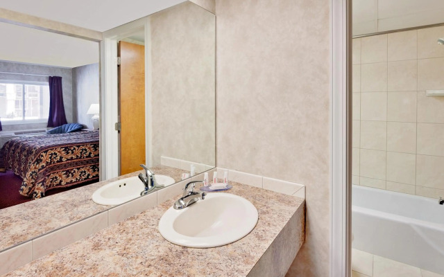 Super 8 by Wyndham Traverse City