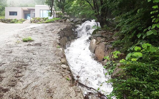 Yangsan Baegseong Eco View Pension