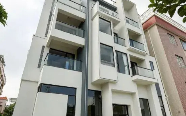 Leisurely House