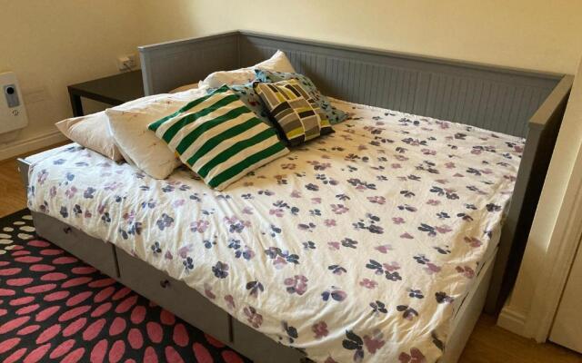 CV225AA Ground-Floor Flat Near Rugby School Self Check-in