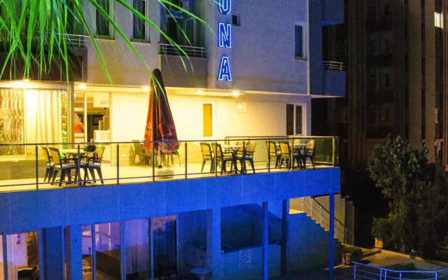 Luna Hotel