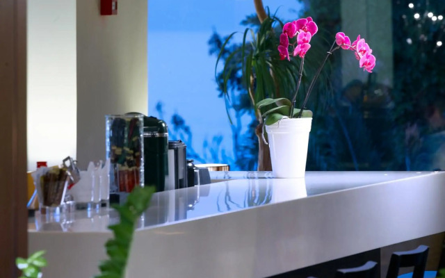 Irida Hotel