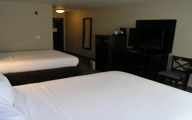 Holiday Inn Express & Suites Belle Vernon by IHG
