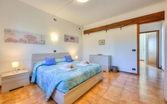 Cedar House Villa Few Minutes From Lake