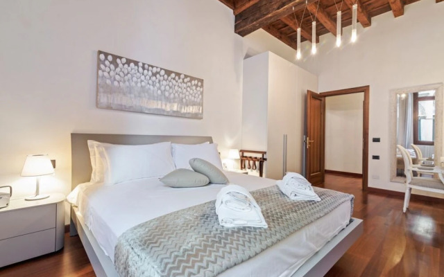 Piazza delle Erbe Stylish Flat